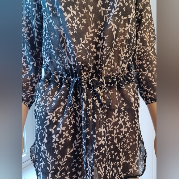 Black & White Floral Sheer Long Shirt Blouse XS - Picture 6 of 12